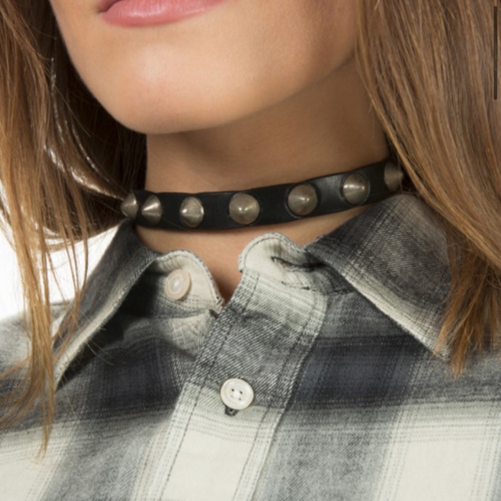 R13 choker necklace
